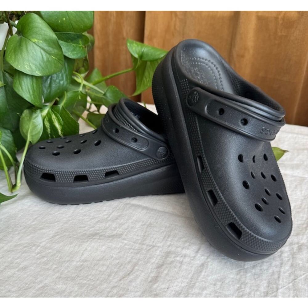 NWOT Crocs Classic Crush Clog Size 4